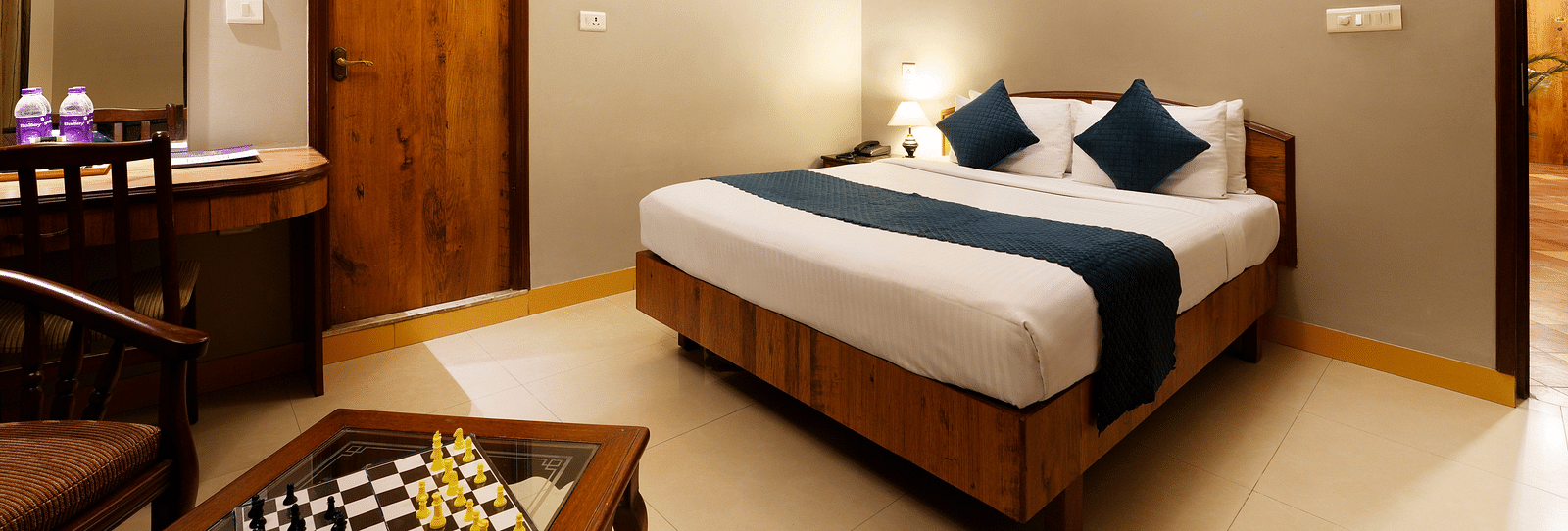 A cosy room in J. P. Nagar with a queen size bed, a chessboard, and ambient decor - Cross Roads Inn, Bengaluru