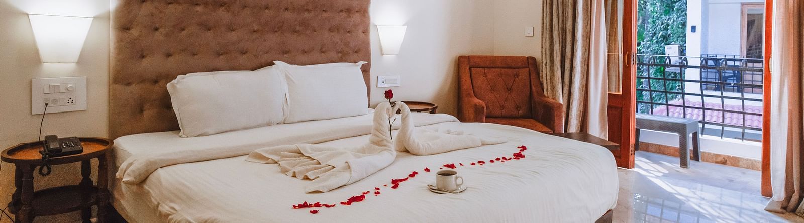 Spacious bedroom with a bed and balcony access at The Verda de Miranda Resort.