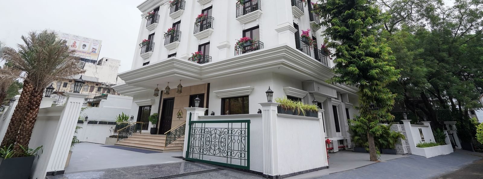Corner view of M2 Square by Monday Premium featuring a drive way in front of the entrance to the hotel.