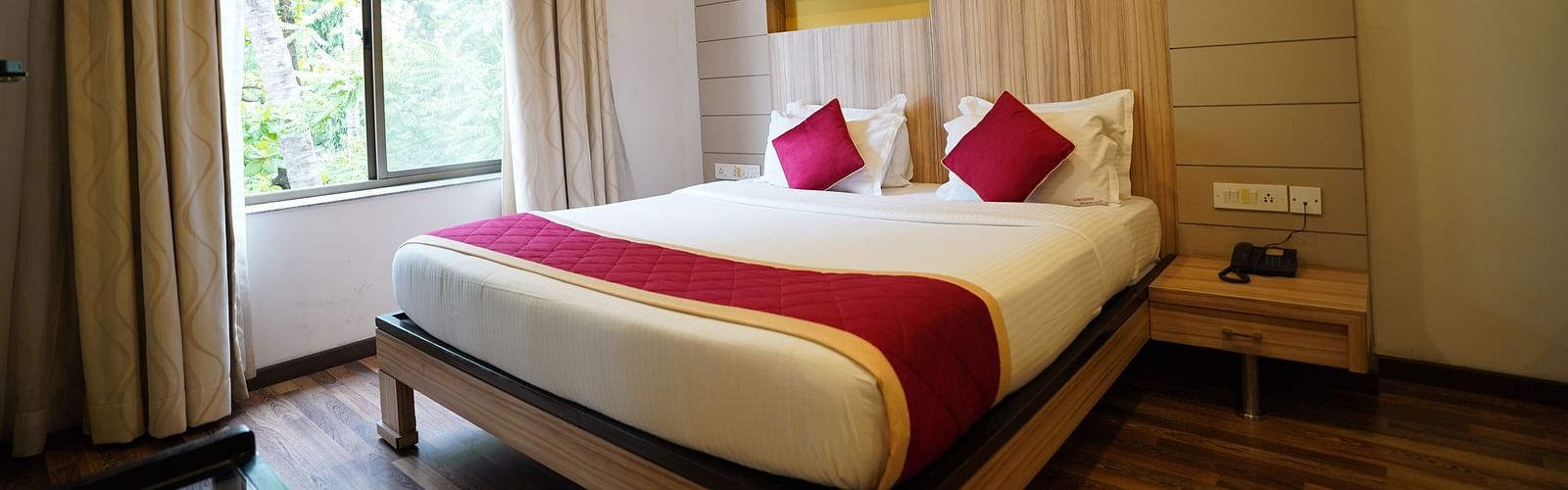 an image of an executive deluxe room with a king size bed 