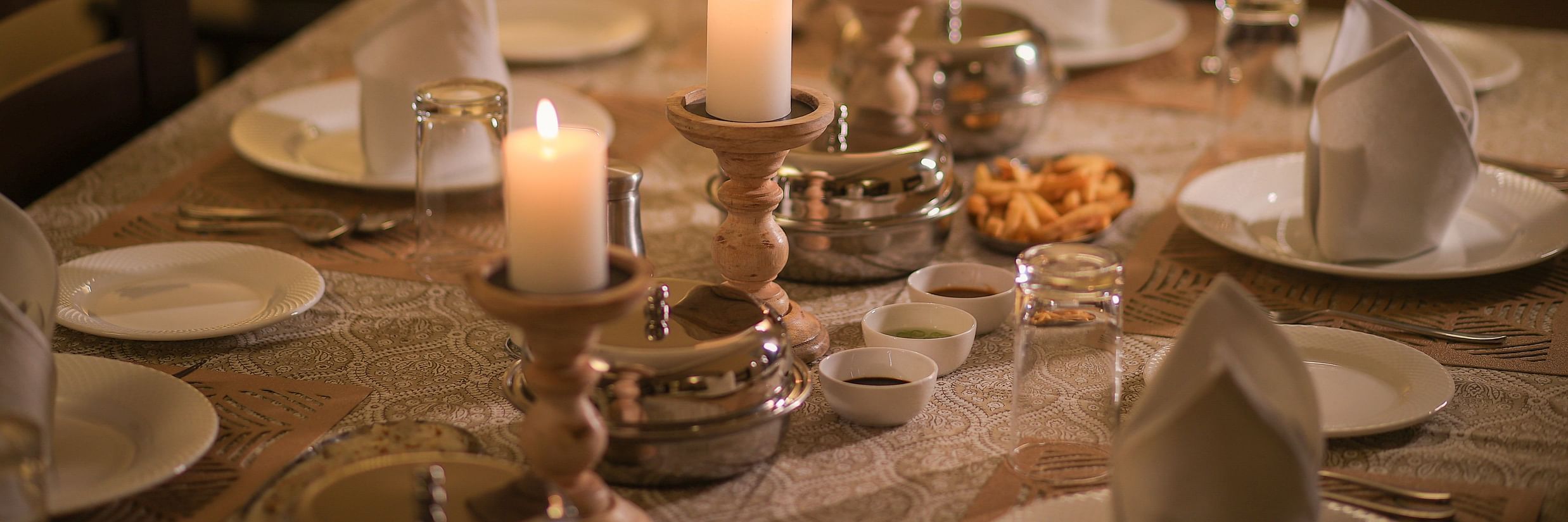 The dining table prepped for a meal - Lamrin Boutique Cottages Rishikesh
