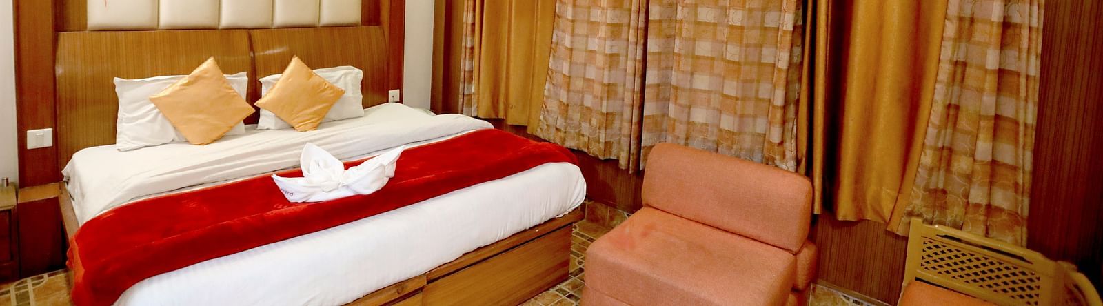 Image of a room with a bed and a ceiling fan at Amara Hill Queen, Mussoorie.