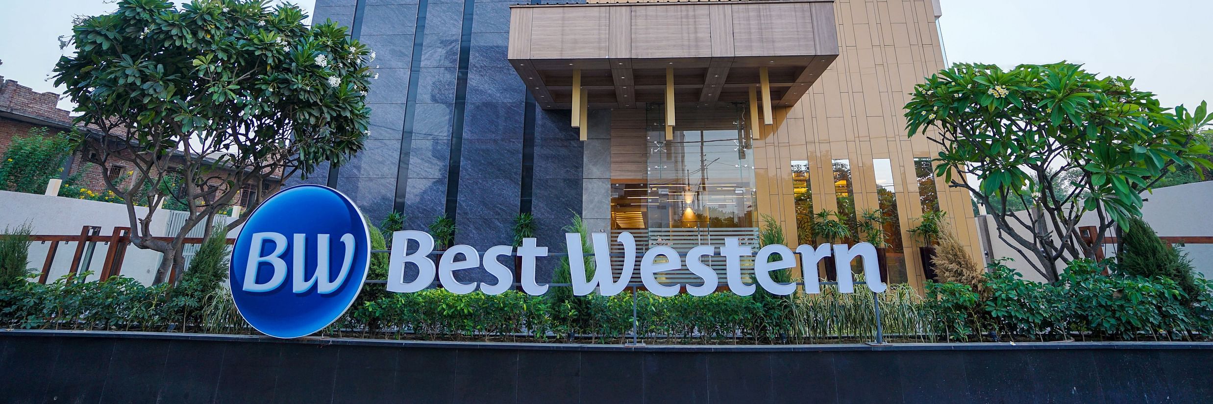 exterior facade - best western vrindavan
