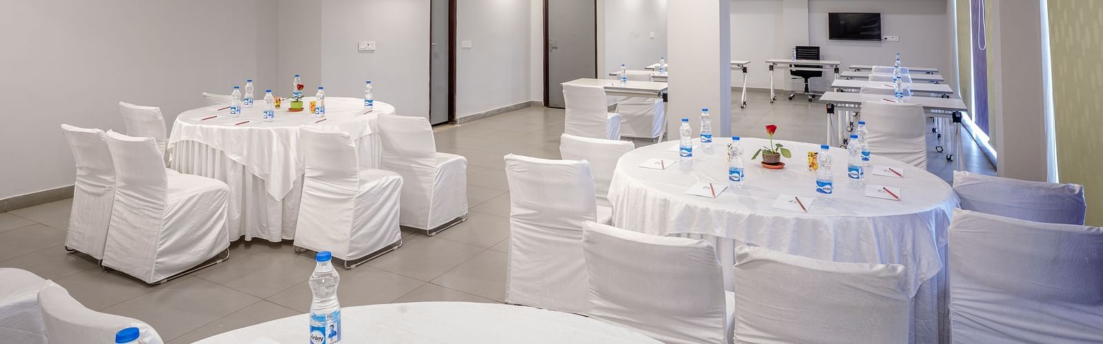 An image of a conference hall | Inde Hotel Golf Course Extension