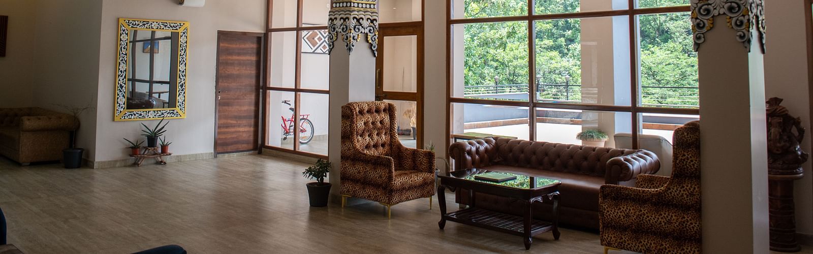 LOBBY AND RECEPTION (24)