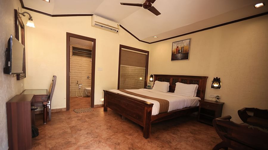 Accommodations, Adamo the Village