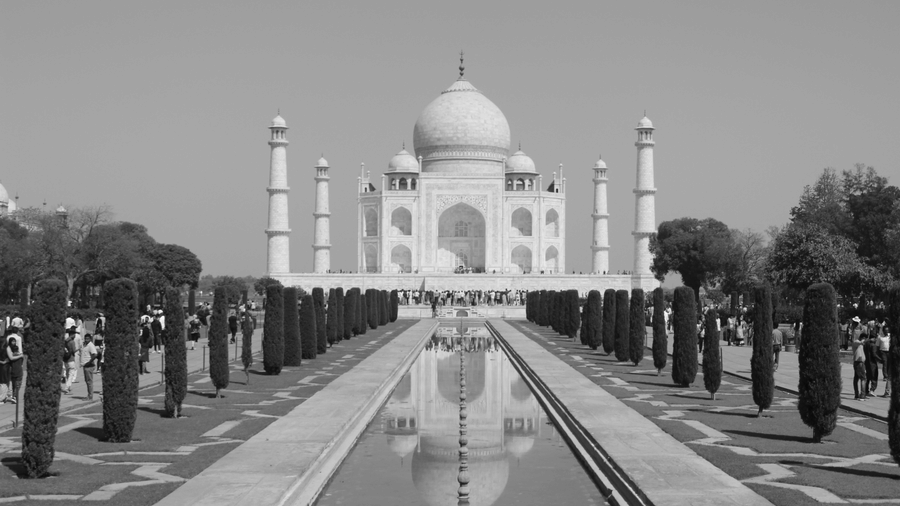 A grayscale image of Taj mahal
