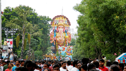 Mumbai Ganesh Chaturti with a huge idol of lord ganesha