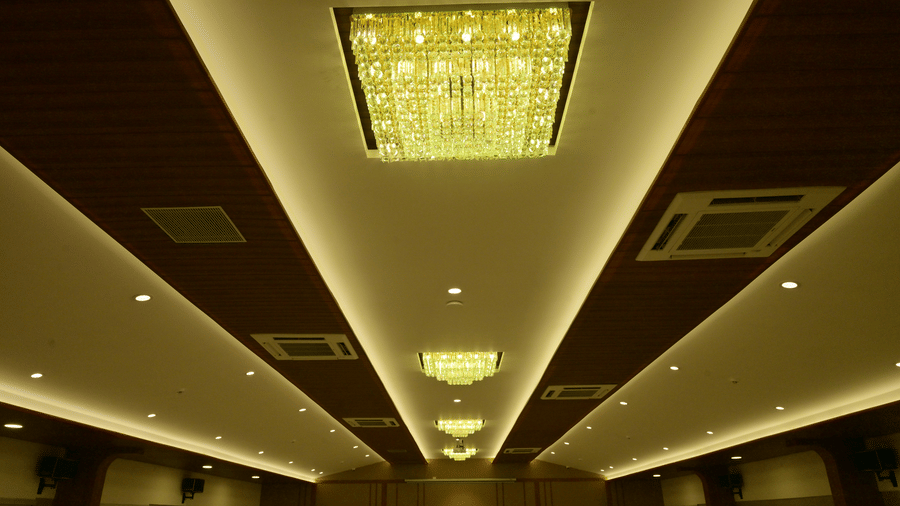 Banquet hall of Bhavanis Vista By Icon featuring a chandelier and ceiling lighting.
