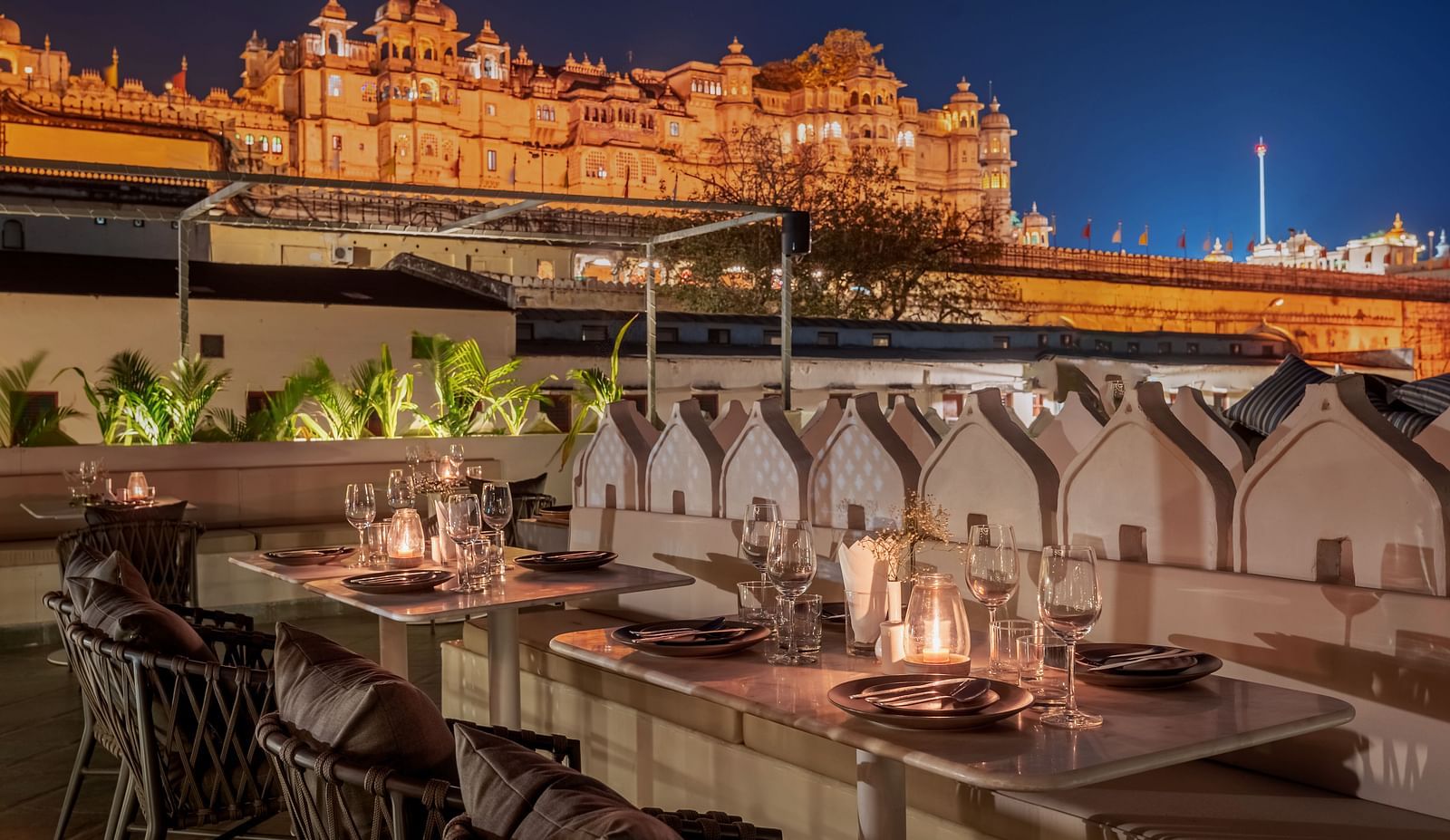 al-fresco Seating arrangements on the terrace - Manuscript - Jhilwara Haveli, Udiapur