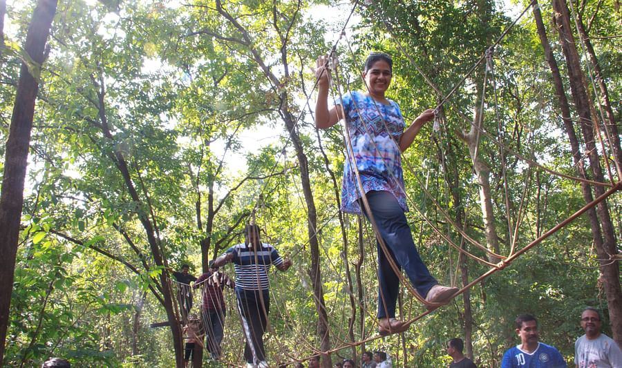 alt-text Burma Bridge - Durshet 1
