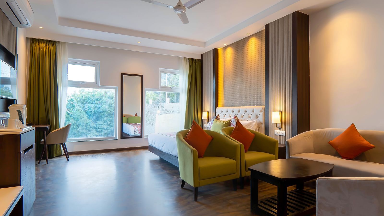 images showcasing the beautiful interiors of lake facing rooms - Hotel Le ROI Lake View Koti2