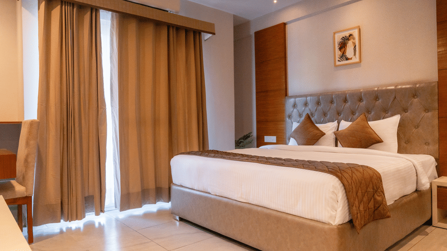 A large bed of a Super Deluxe Room at Montclair Ananta, Elite