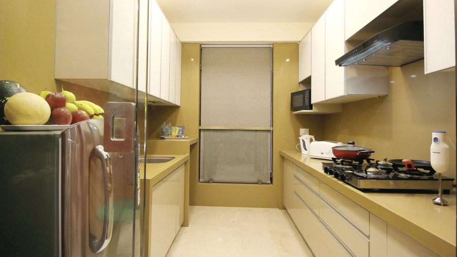 rooms with well-equipped kitchen in khar