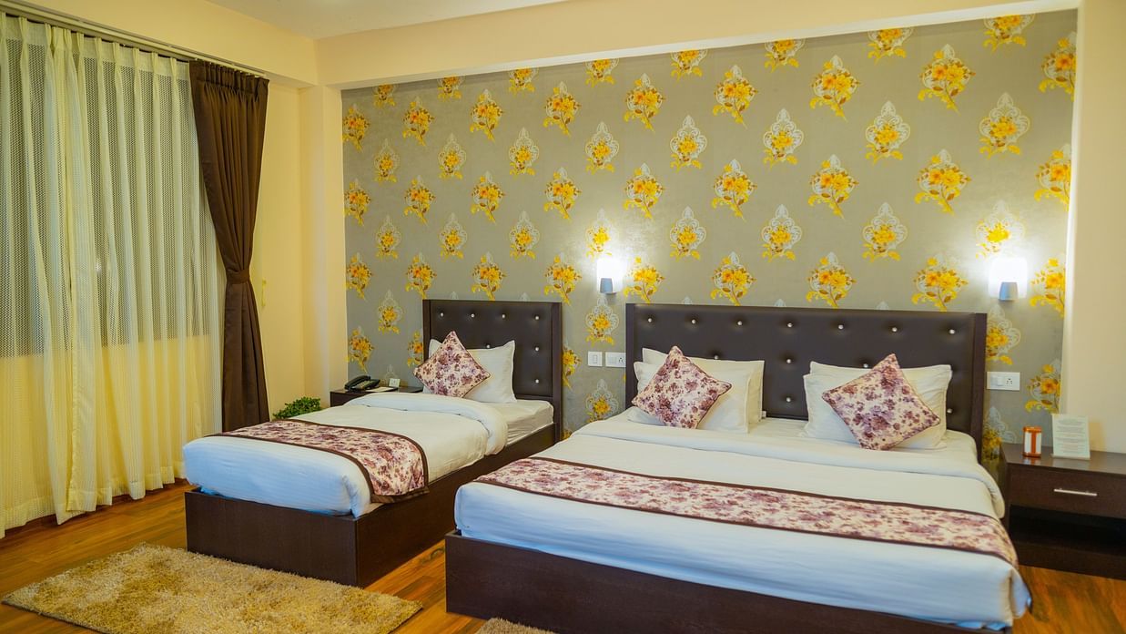 Dream Villa Retreat, Pelling - One single bed and one double bed in the room at our hotel 1