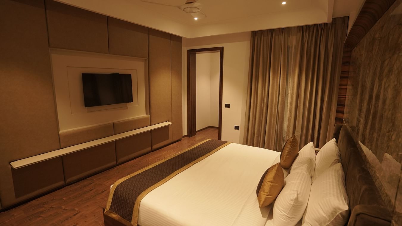Superior room with king size bed and tv at Classic Sapphire by Ananta