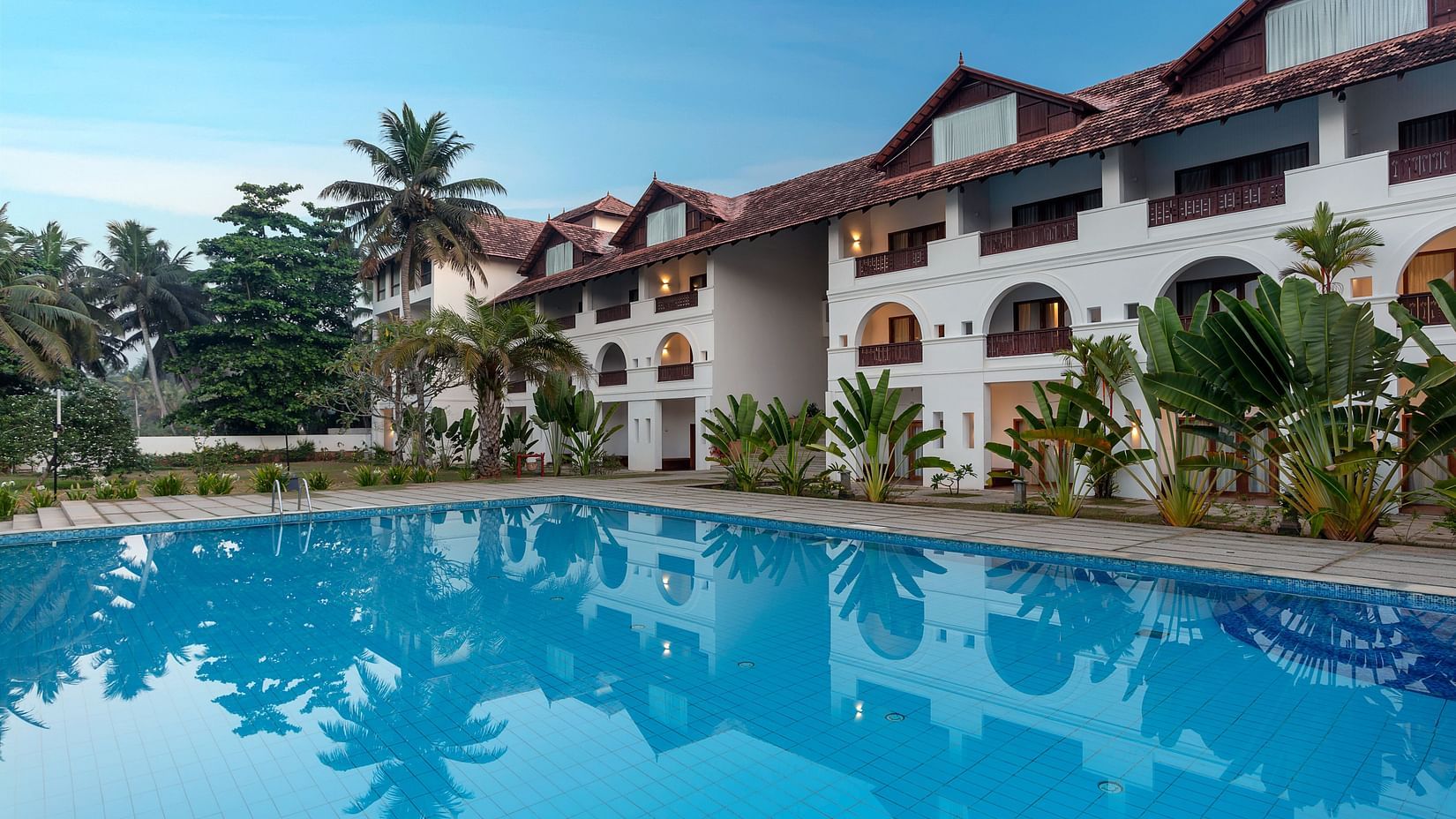 Estuary View Room - Swimming Pool