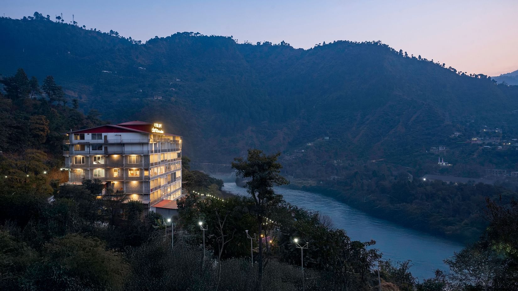 Picture featuring the facade image of SPT Clarks Inn Suites, Mandi