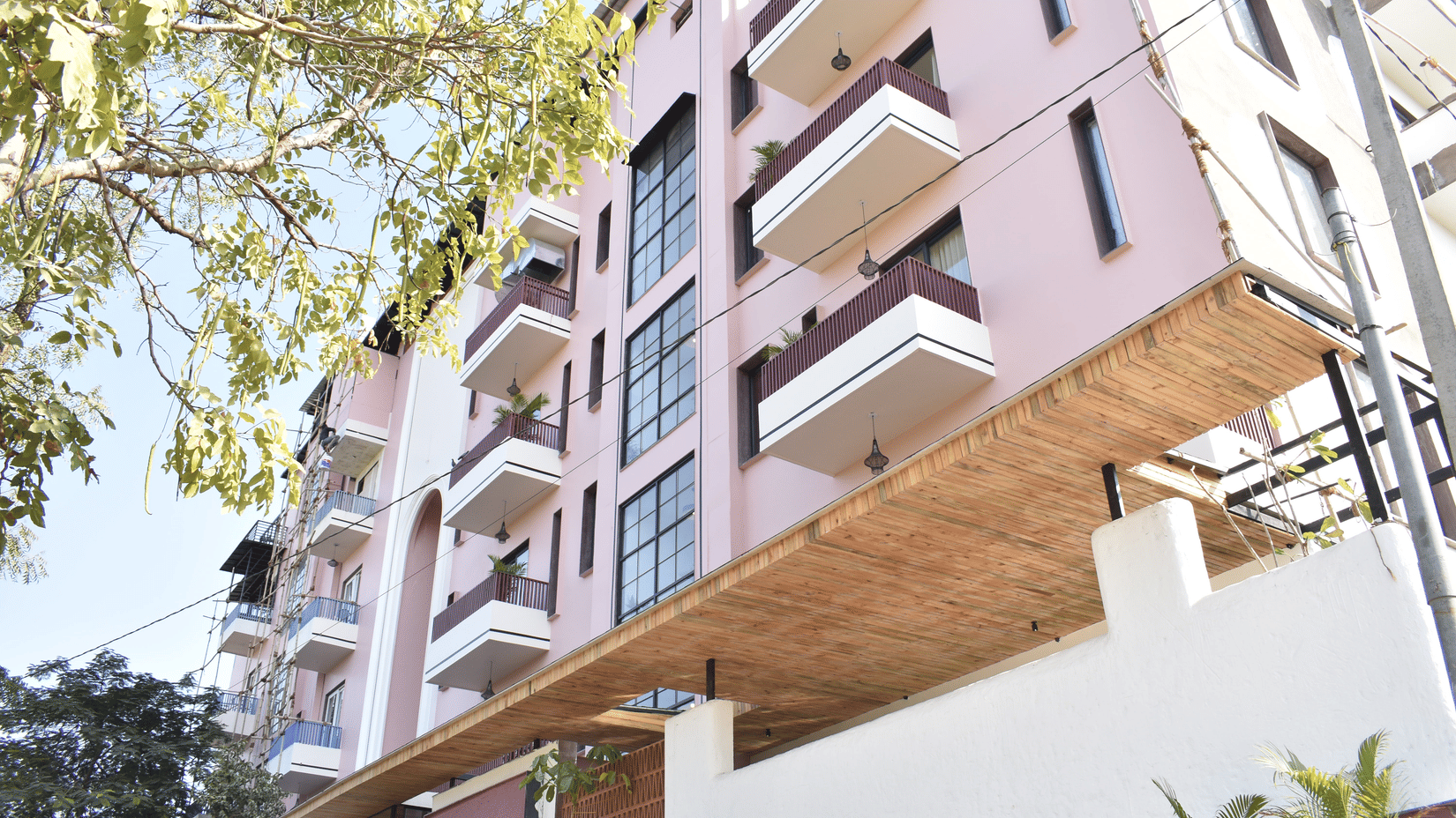 Facade image of The Sierra - By The Lake