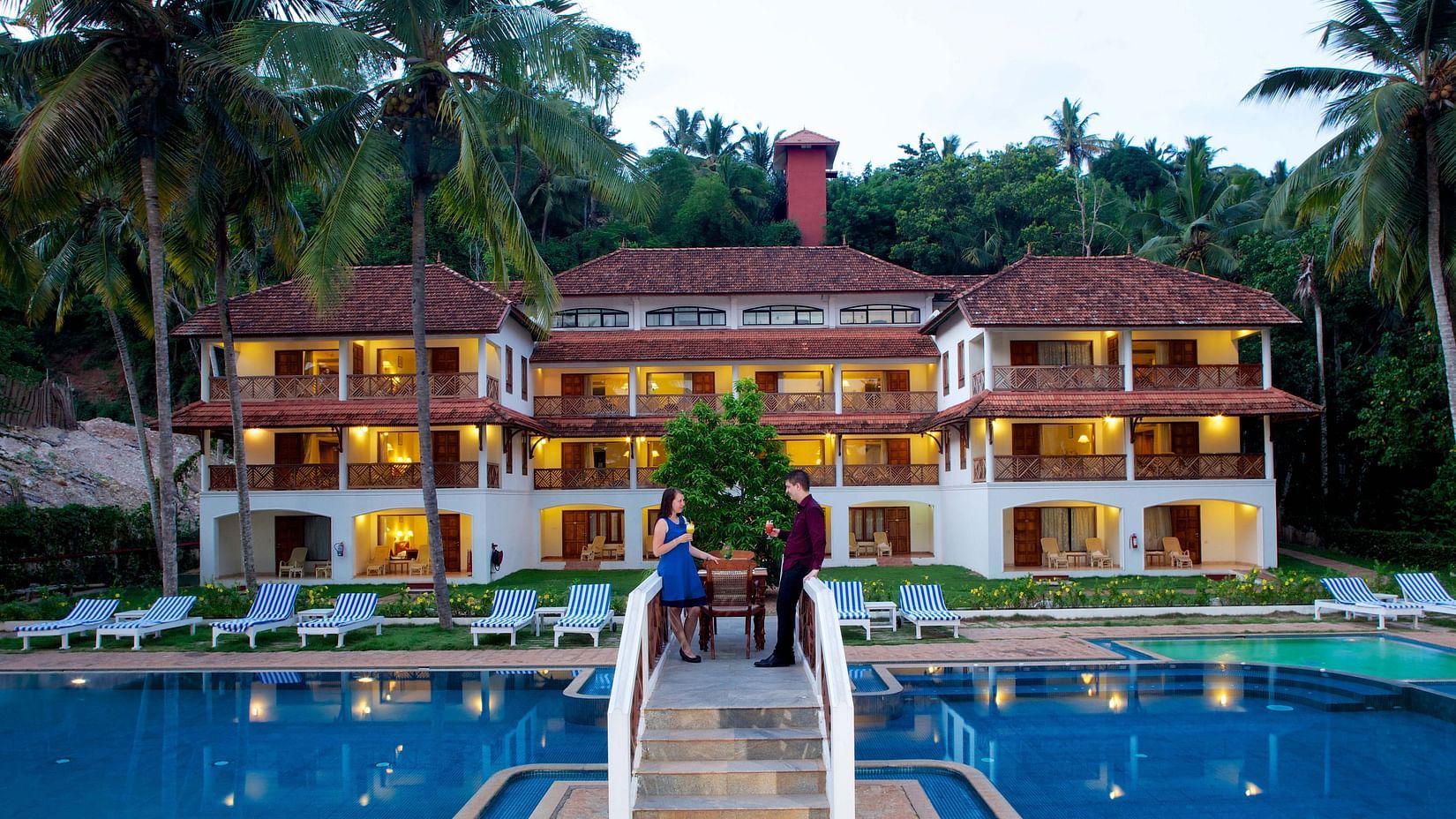 Facade of a building in front of a swimming pool