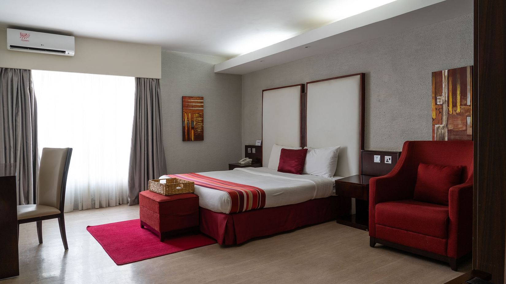 SUPERIOR ROOM
