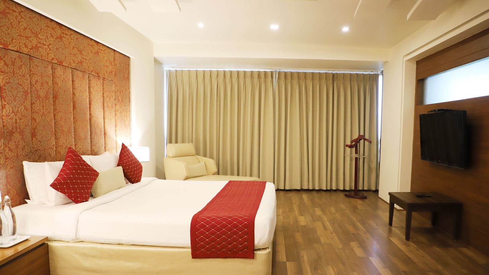 SUITE BEDROOM- Boulevard9 Luxury Resort Spa