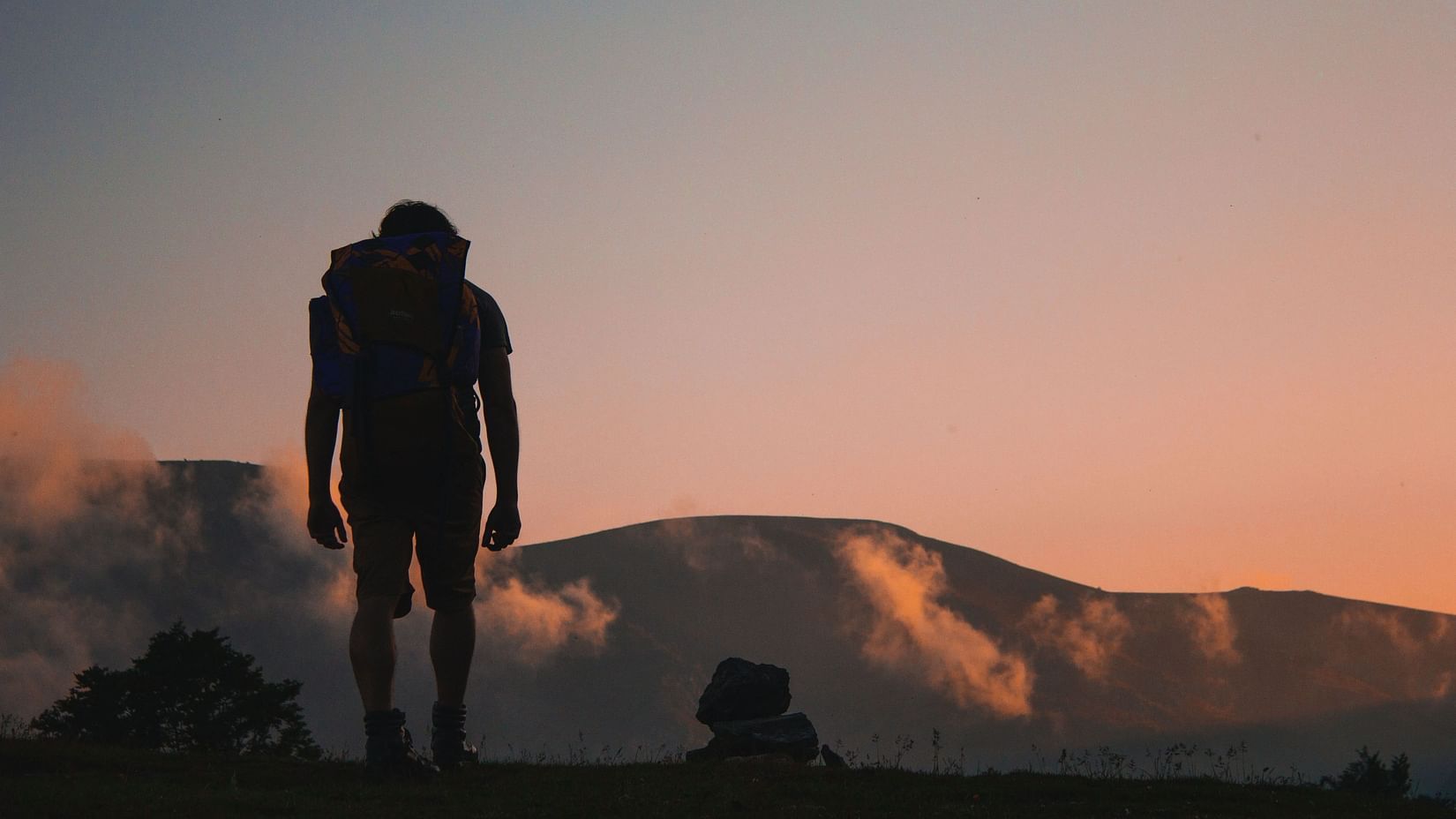 solo-travel-hacks-2025