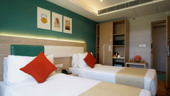 twin beds inside one of the deluxe rooms at Sarovar Portico, Kolkata Rajarhat