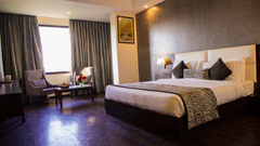 Deluxe room with king size bed