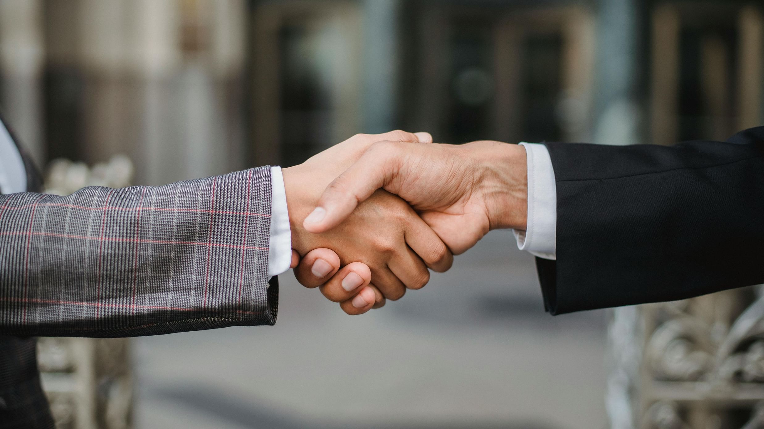 An image of two people shaking hands