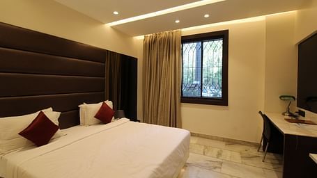 Room with a window - Hotel Shivam, Pune