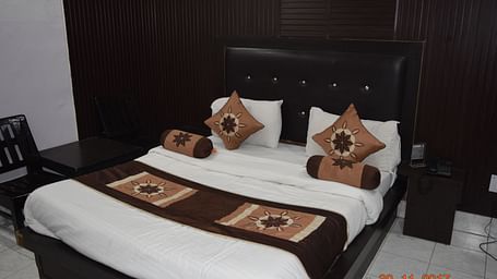 Deluxe Double A/C Room at Hotel Trishul -  Budget Hotels, Har ki Pauri Hotels, Haridwar Hotels