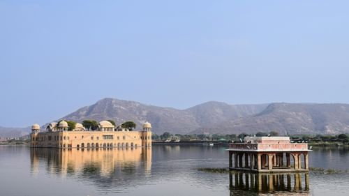 an image of jal mahal surrounded by water