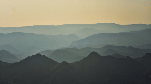 A beautiful image showing the aravalli hill ranges