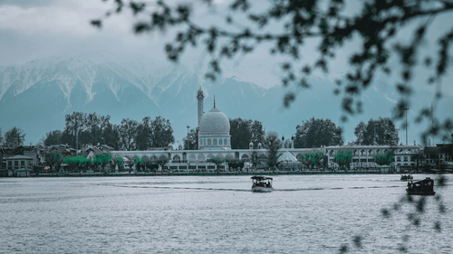 An image of Dargah Hazratbal Shrine seen from the bank of Dal lake
