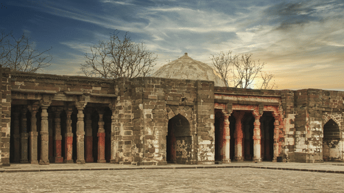 An ancient building in ruin in Aurangabad with the sun setting in the background