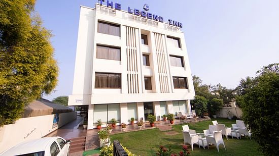 Hotel Building Day Photo 1