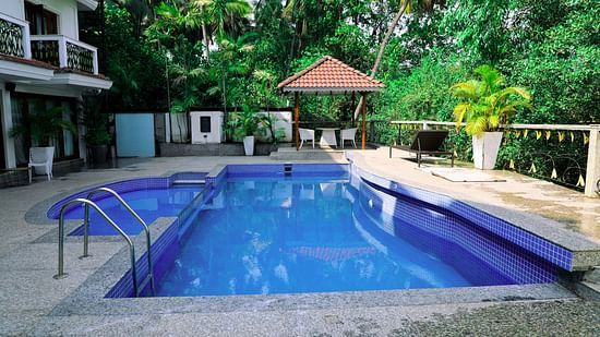 Swimming pool area - White pearl suites by rosetum 