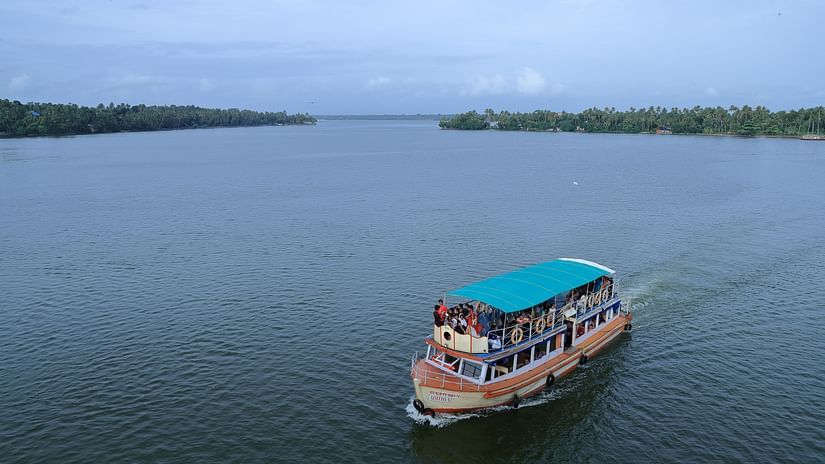 A houseboat going across a lake in Kerala