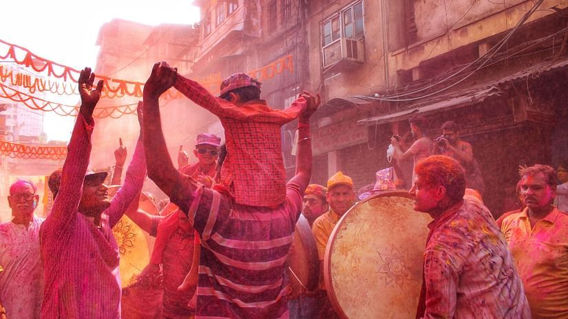 people playing with colours on the street with drums