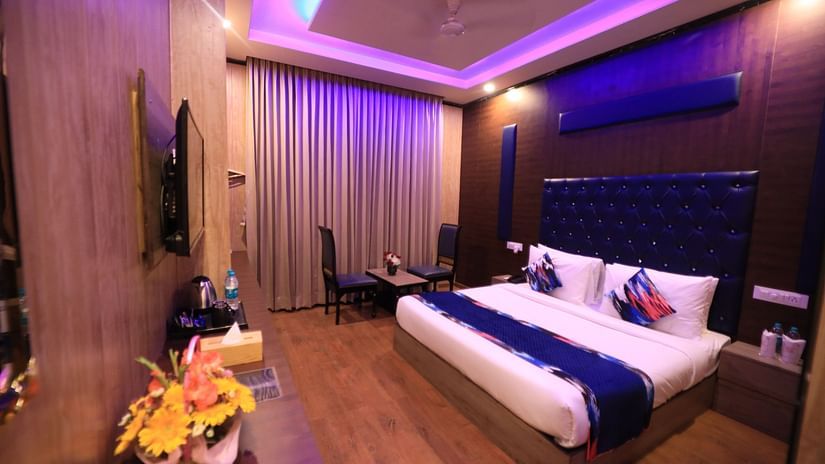 Double bed at the Luxury Room at Fiori Hotel
