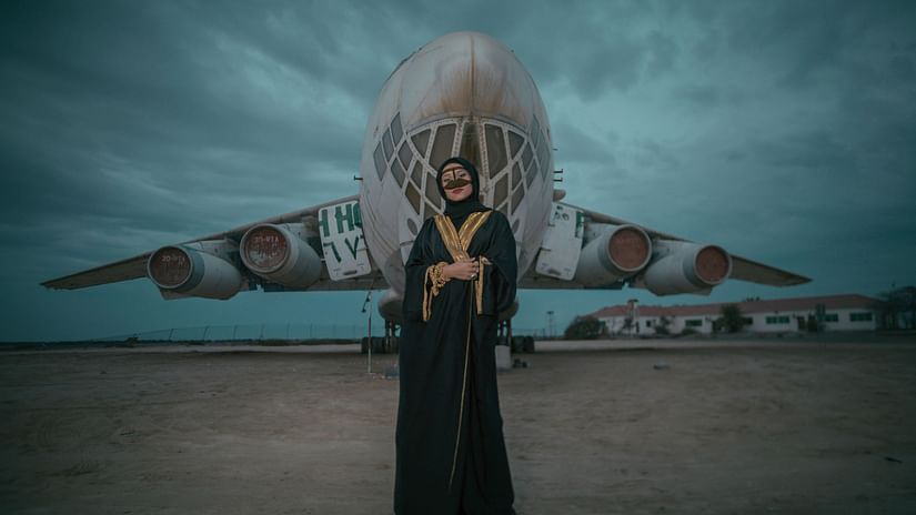A woman wearing the abaya garment 