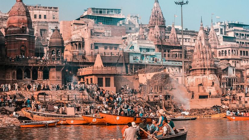 A image of diffrent temples around the Ghats of Triveni Sangam