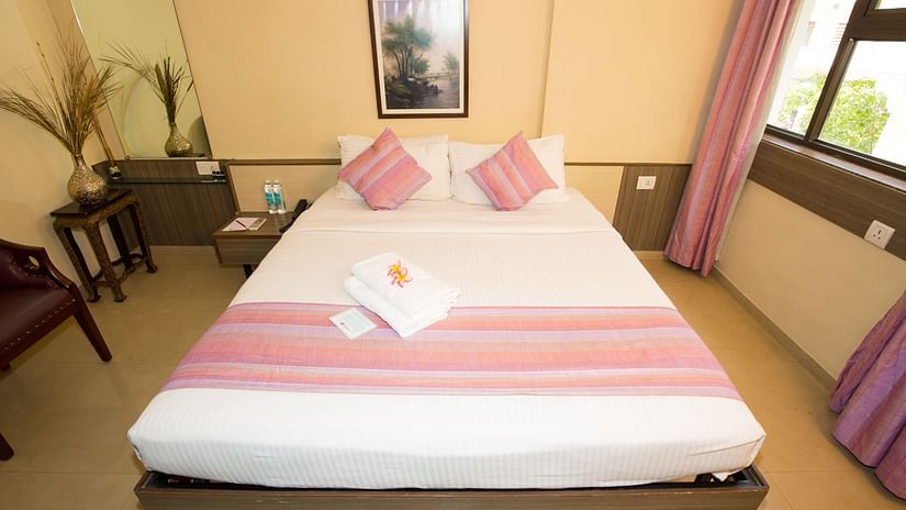Executive Suite Queen Bed - 1