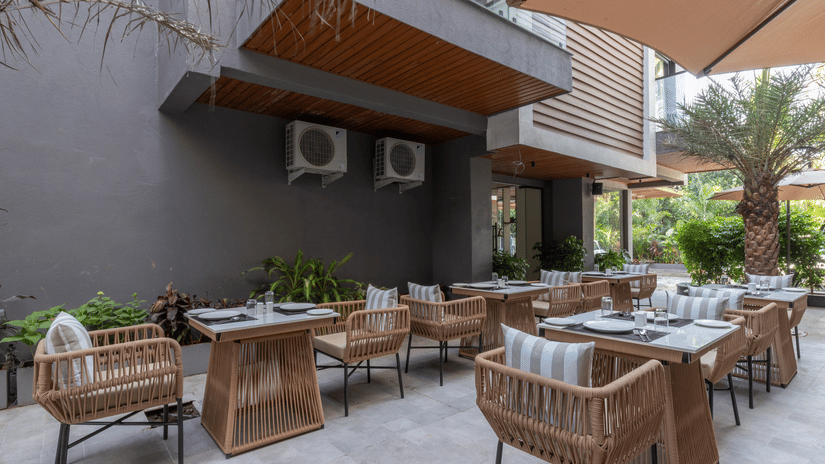 8.Courtyard Cafe