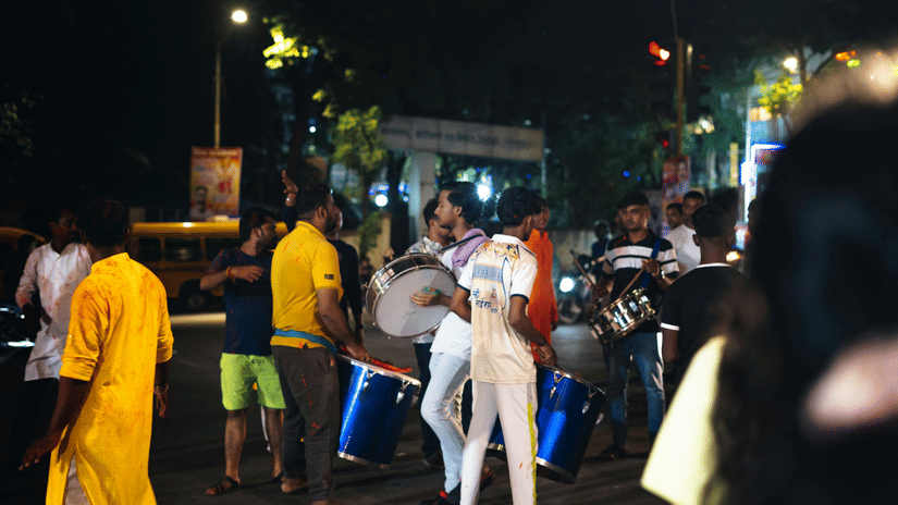 A lively evening procession brings together crowds as devotees celebrate with music, lights and festive spirit.