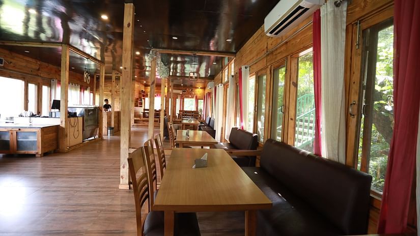 seating area at 1000 Spices