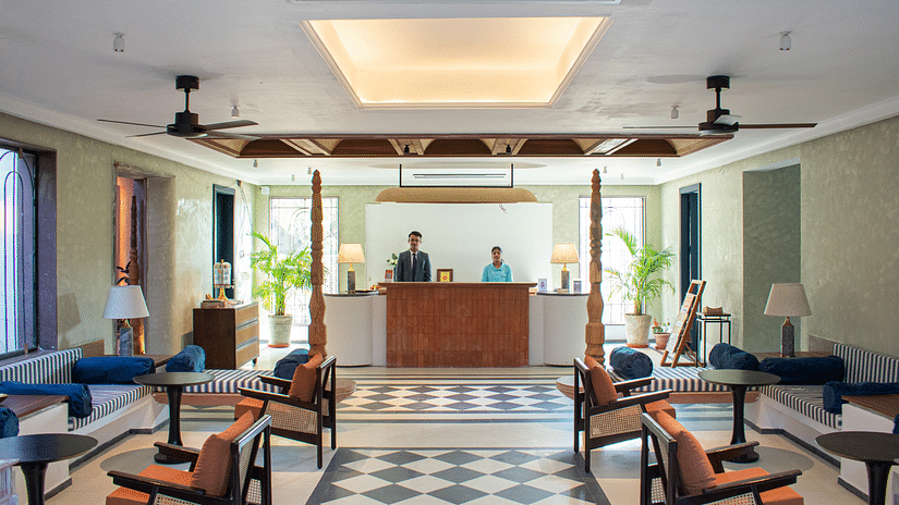 Reception area with seating tables at The Sierra - By the Lake.