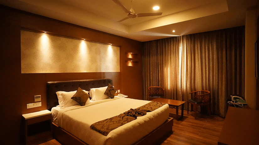 SUITE MASTED BEDROOM - V Five Hotel