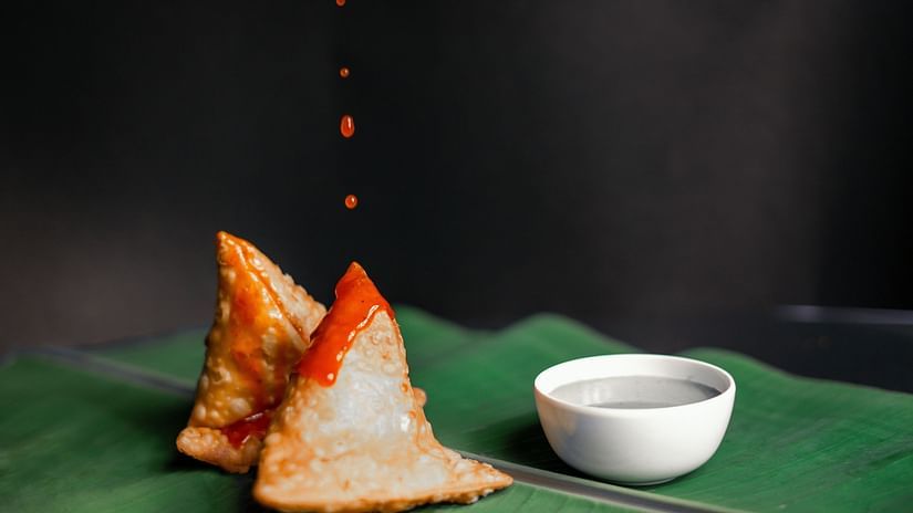 a picture of samosa